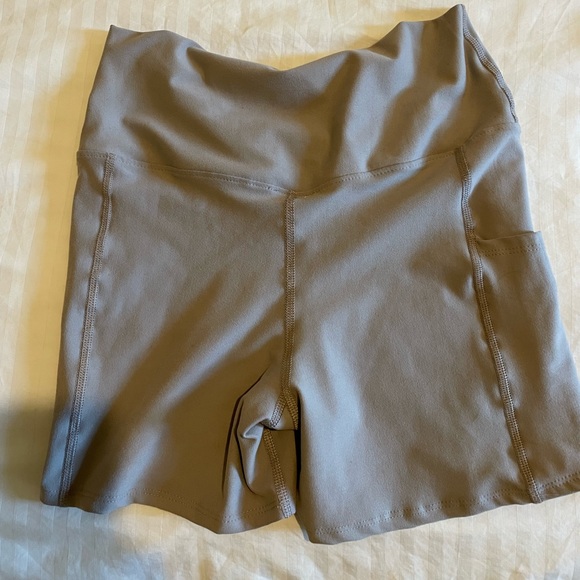 Workout shorts - Picture 2 of 3